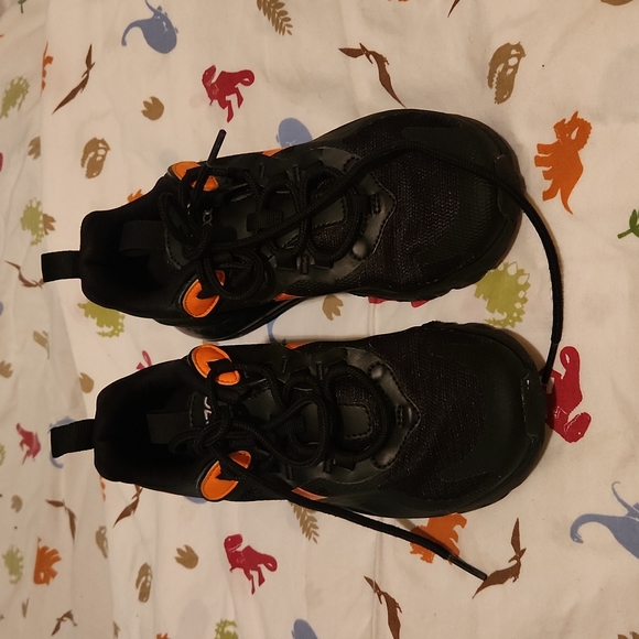 Nike Air Max 270 React - Picture 2 of 11